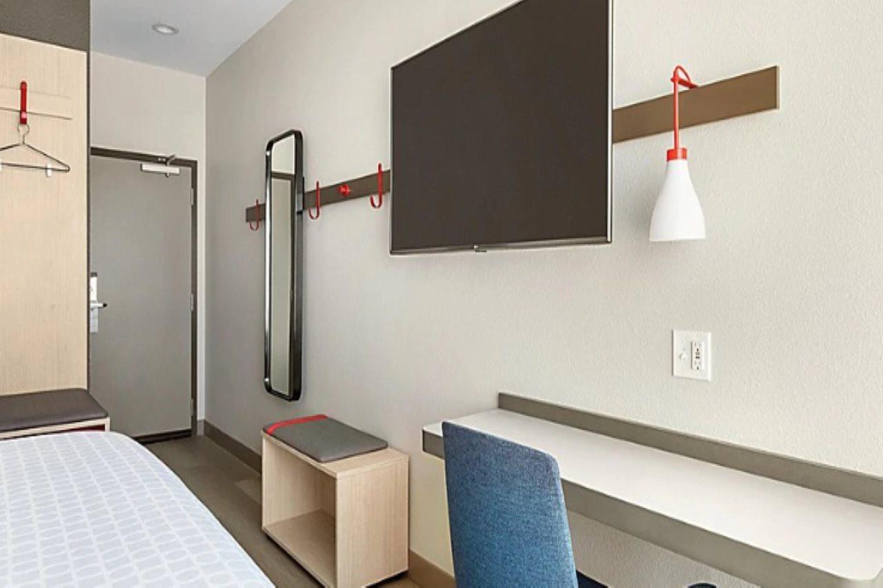 Hotel Avid - Airport Area By Ihg